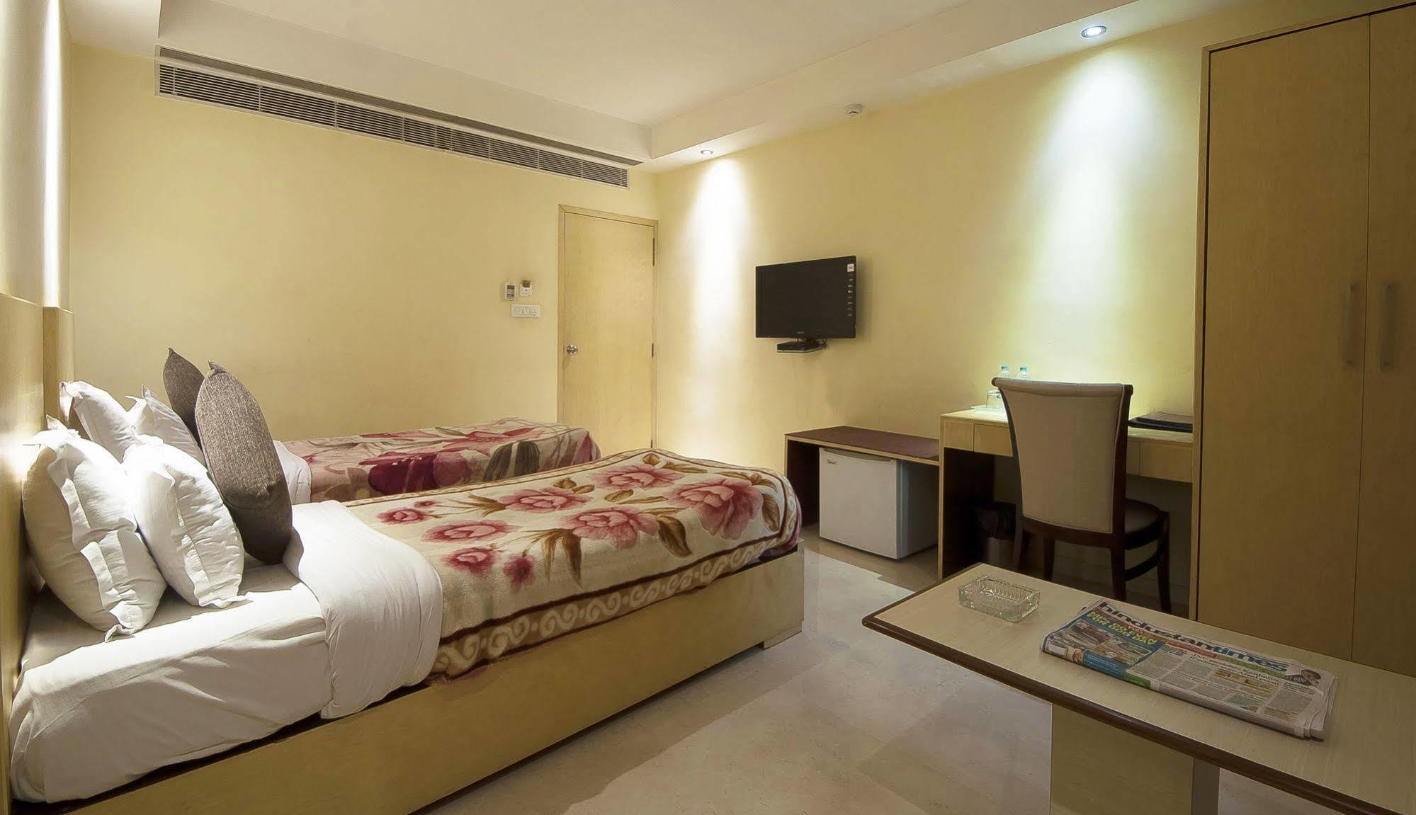 Mayur Hotel New Delhi Exterior foto