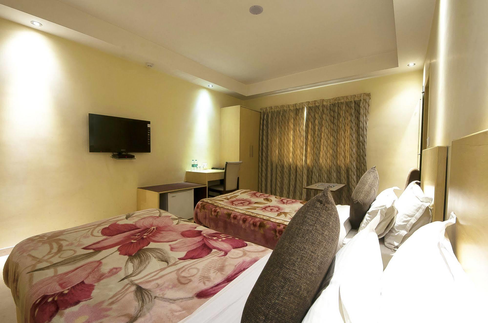 Mayur Hotel New Delhi Exterior foto