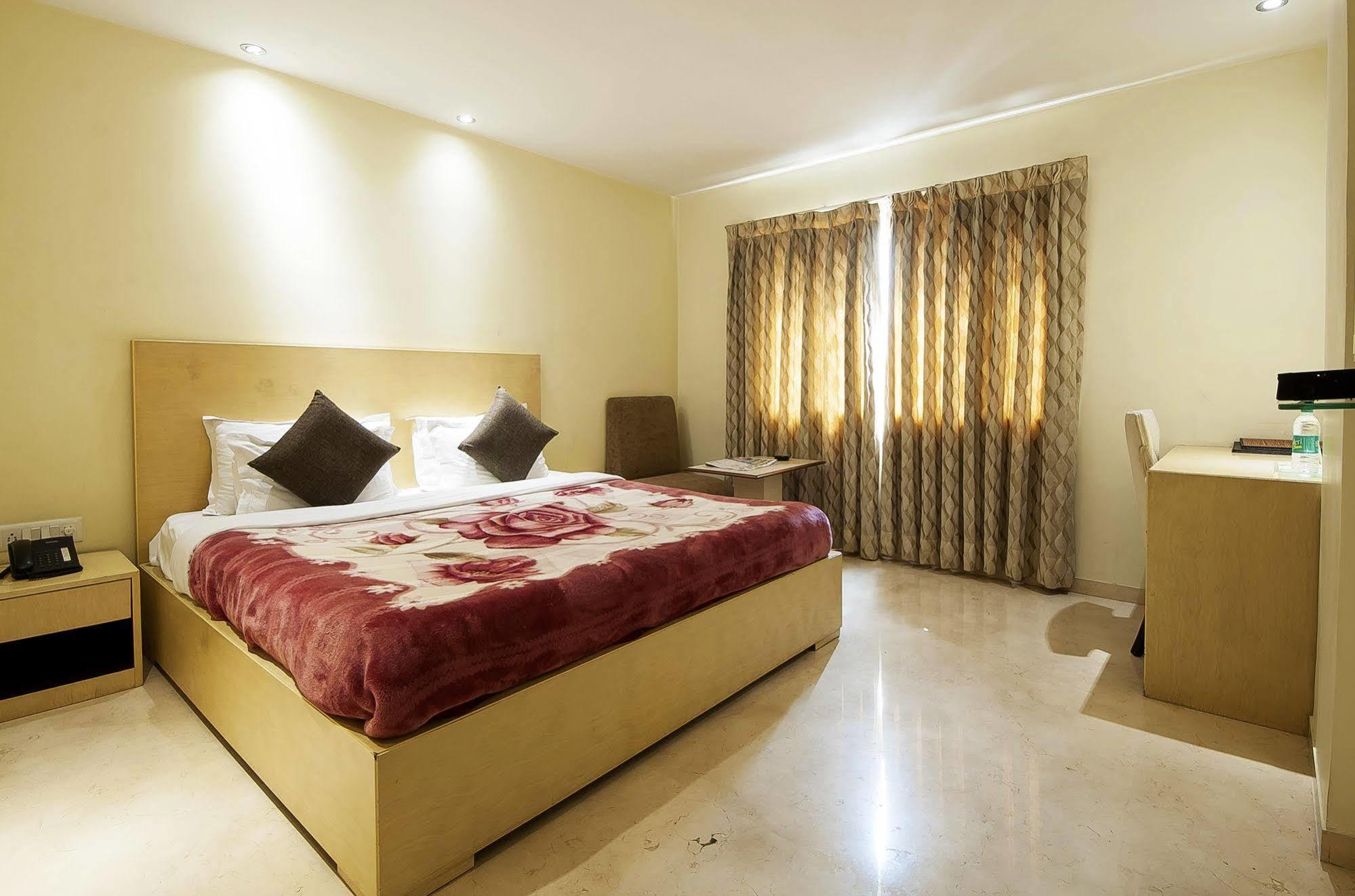 Mayur Hotel New Delhi Exterior foto