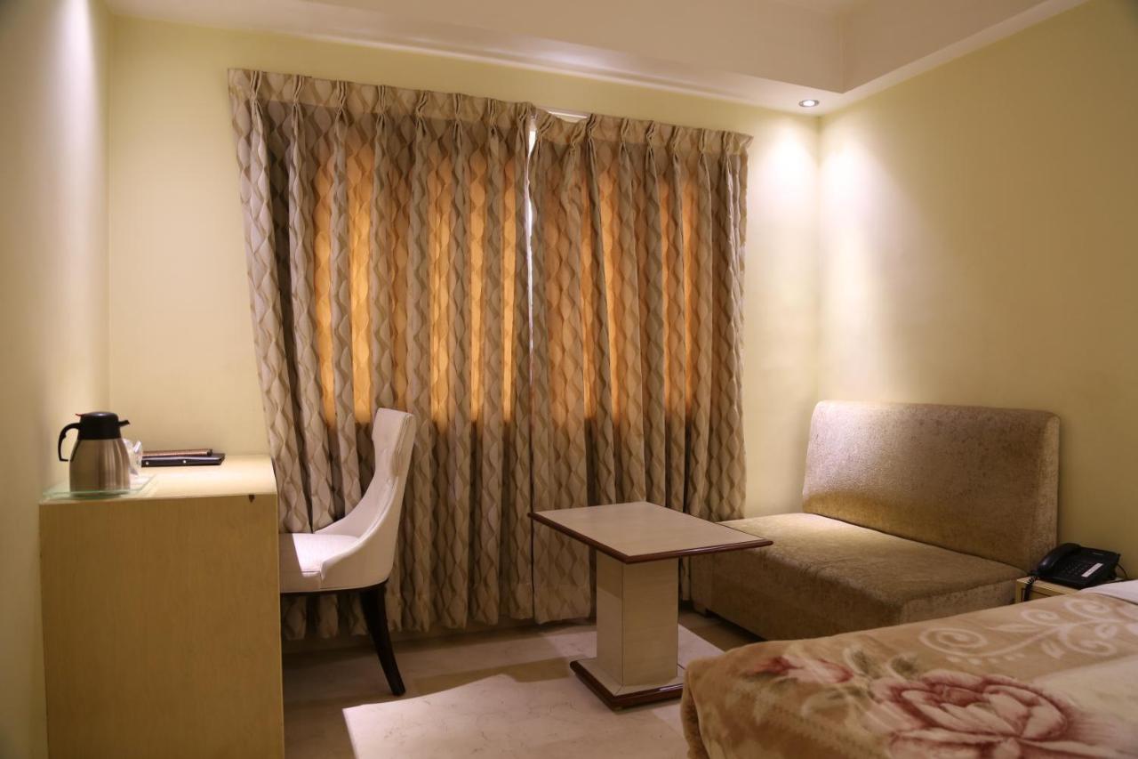 Mayur Hotel New Delhi Exterior foto